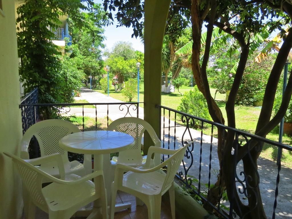 Maritime Hotel Apartments Petaloudes Ngoại thất bức ảnh