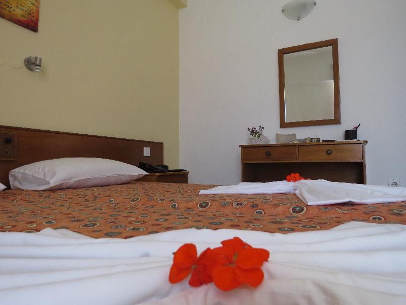 Maritime Hotel Apartments Petaloudes Ngoại thất bức ảnh
