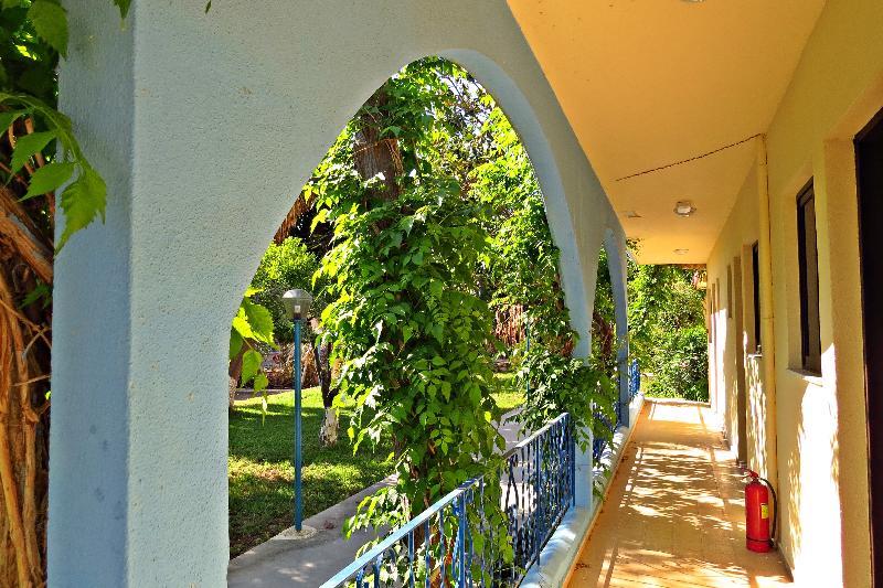 Maritime Hotel Apartments Petaloudes Ngoại thất bức ảnh