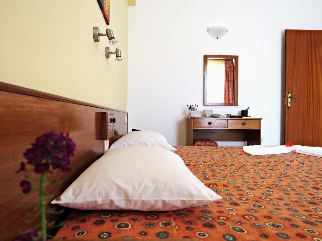 Maritime Hotel Apartments Petaloudes Ngoại thất bức ảnh
