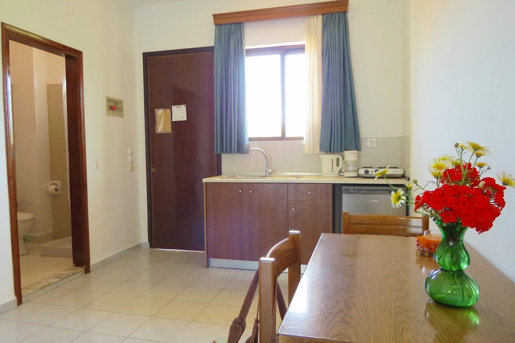 Maritime Hotel Apartments Petaloudes Ngoại thất bức ảnh